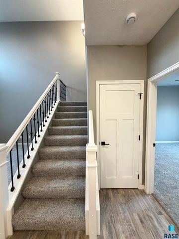 5927 S Spirea Ave Avenue, Sioux Falls, SD 57108