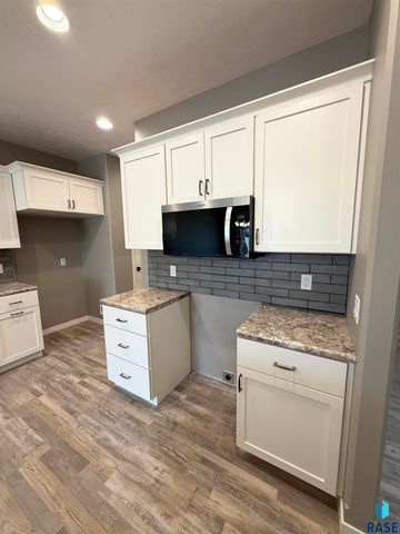 5927 S Spirea Ave Avenue, Sioux Falls, SD 57108