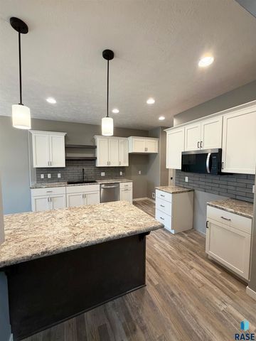 5927 S Spirea Ave Avenue, Sioux Falls, SD 57108