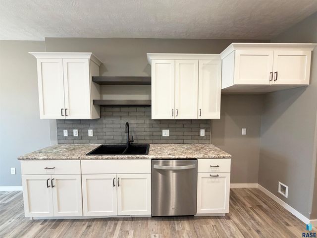 5927 S Spirea Ave Avenue, Sioux Falls, SD 57108