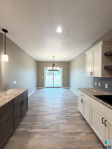 5927 S Spirea Ave Avenue, Sioux Falls, SD 57108