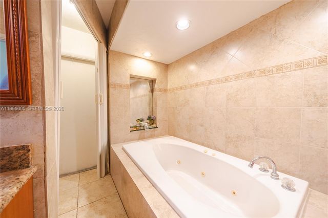 3125 NW 205th St, Miami Gardens, FL 33056