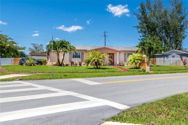 3125 NW 205th St, Miami Gardens, FL 33056