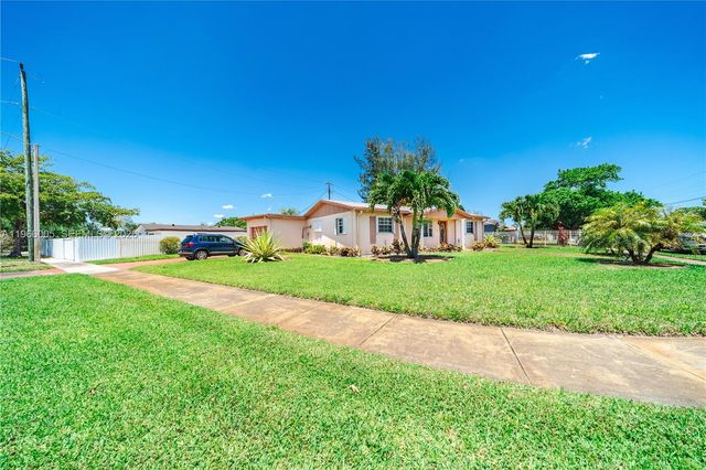 3125 NW 205th St, Miami Gardens, FL 33056