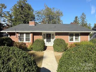 371 Kinross Drive, Flat Rock, NC 28731