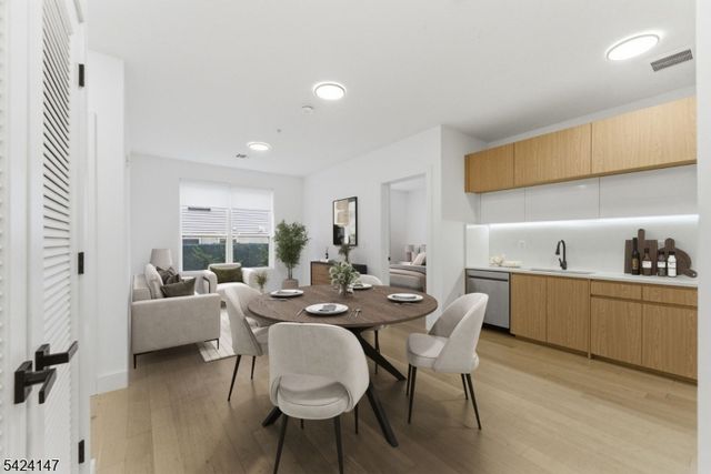 649 38Th St, Union City, NJ 07087