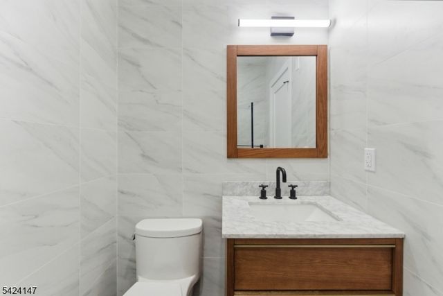 649 38Th St, Union City, NJ 07087