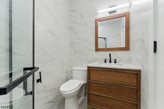 649 38Th St, Union City, NJ 07087