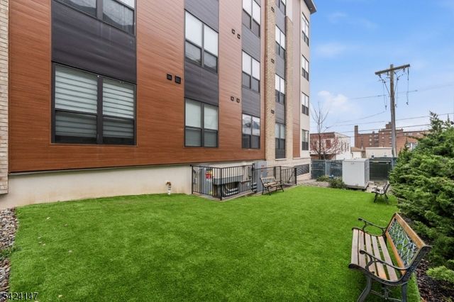 649 38Th St, Union City, NJ 07087