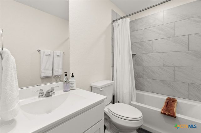 175 Honey Oak Lane, New Braunfels, TX 78130