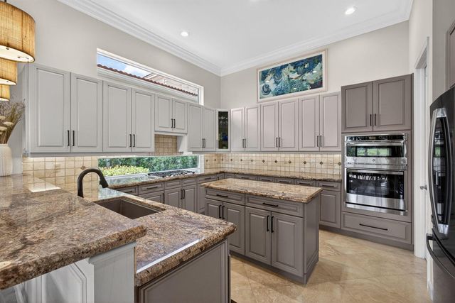 160 Viera Drive, Palm Beach Gardens, FL 33418