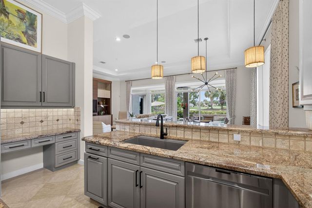 160 Viera Drive, Palm Beach Gardens, FL 33418