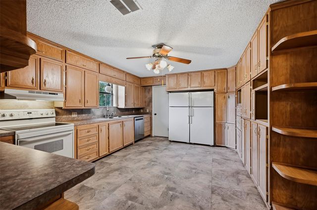 3721 Rock Creek Road, Whitesboro, TX 76273