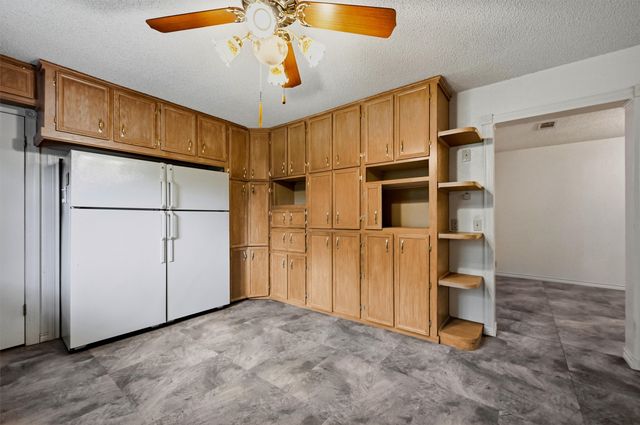 3721 Rock Creek Road, Whitesboro, TX 76273