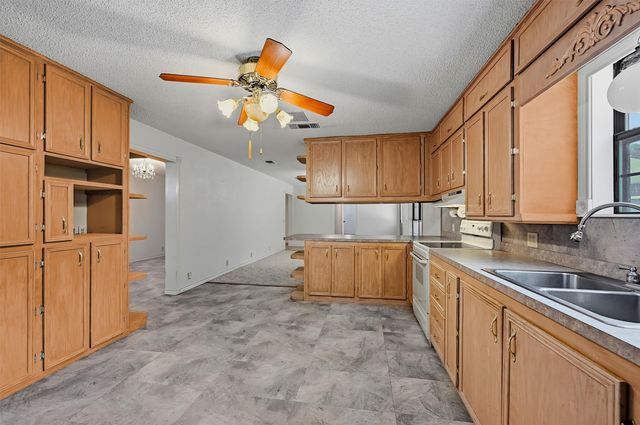 3721 Rock Creek Road, Whitesboro, TX 76273