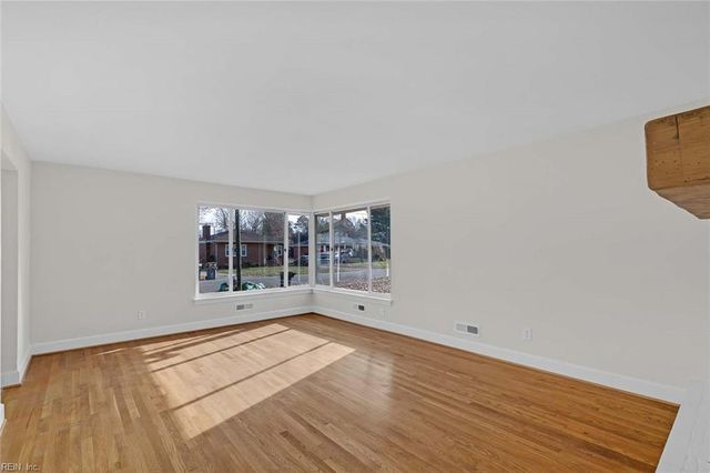 7 Suburban PW, Hampton, VA 23661