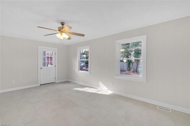 7 Suburban PW, Hampton, VA 23661