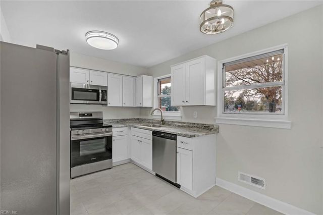 7 Suburban PW, Hampton, VA 23661