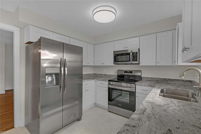 7 Suburban PW, Hampton, VA 23661