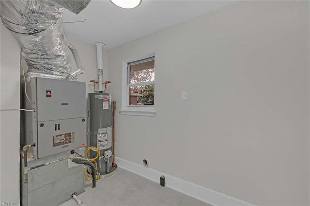 7 Suburban PW, Hampton, VA 23661