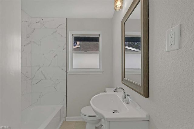 7 Suburban PW, Hampton, VA 23661