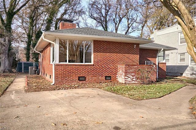 7 Suburban PW, Hampton, VA 23661