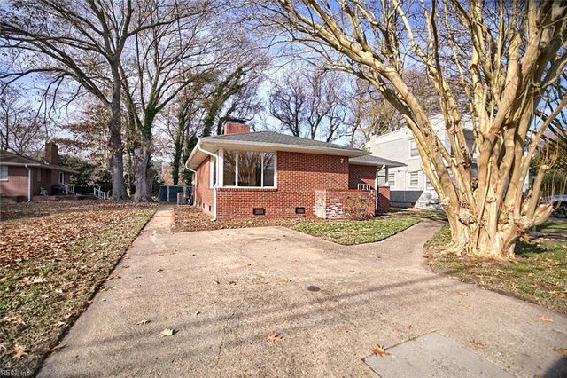 7 Suburban PW, Hampton, VA 23661