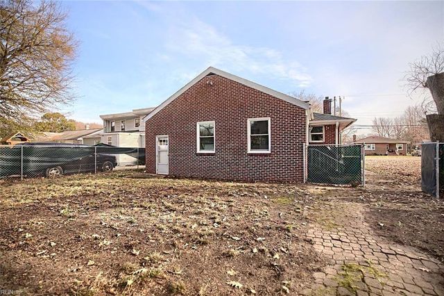 7 Suburban PW, Hampton, VA 23661