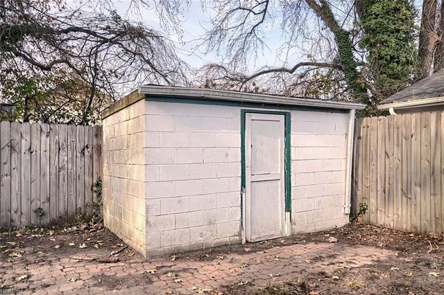 7 Suburban PW, Hampton, VA 23661