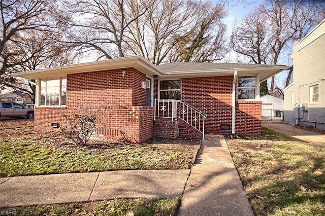 7 Suburban PW, Hampton, VA 23661