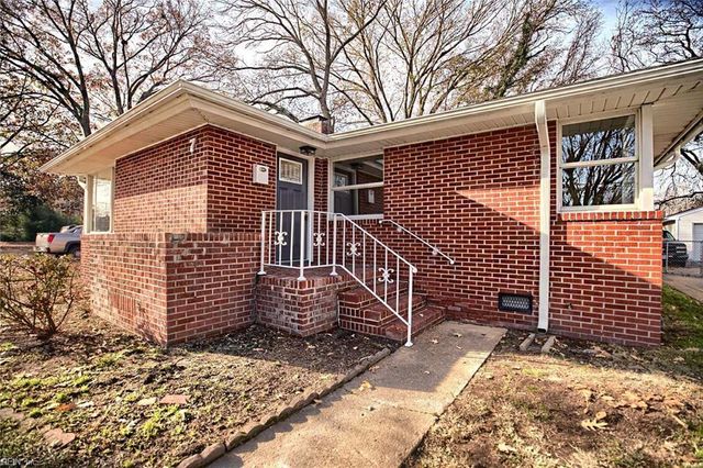 7 Suburban PW, Hampton, VA 23661