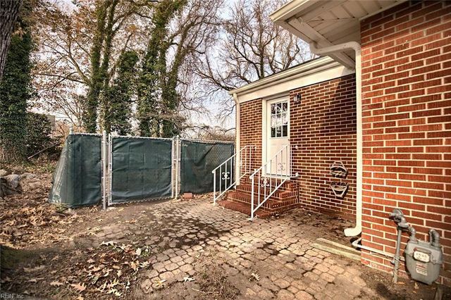 7 Suburban PW, Hampton, VA 23661