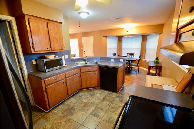 643 Yegua DR, Lexington, TX 78947