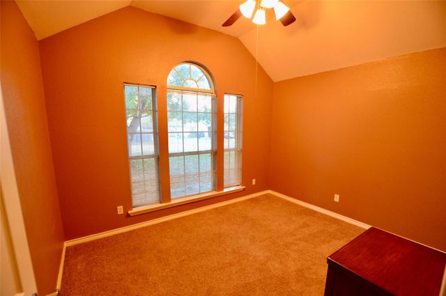 643 Yegua DR, Lexington, TX 78947