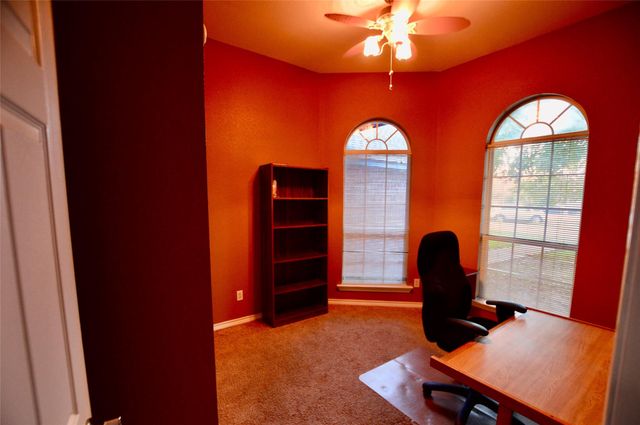 643 Yegua DR, Lexington, TX 78947