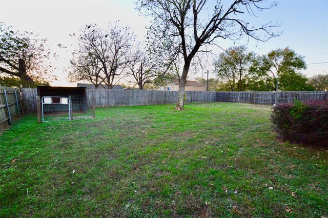 643 Yegua DR, Lexington, TX 78947