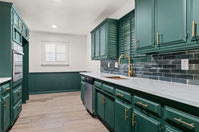 5605 Wales Avenue, Fort Worth, TX 76133