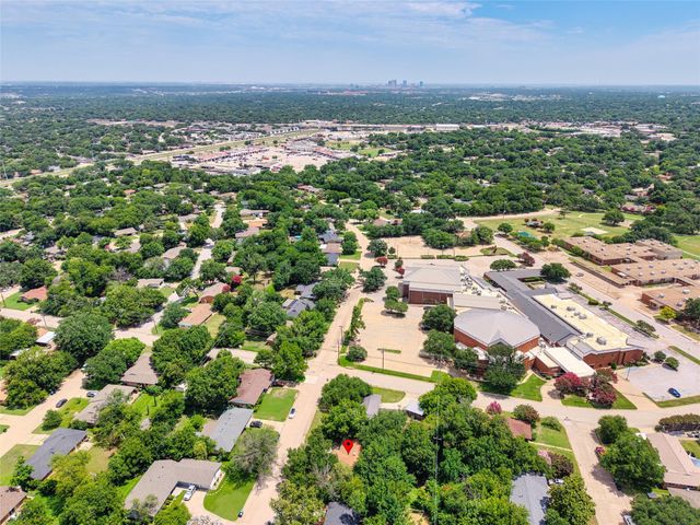 5605 Wales Avenue, Fort Worth, TX 76133