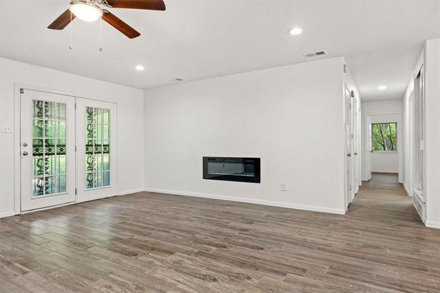 5605 Wales Avenue, Fort Worth, TX 76133
