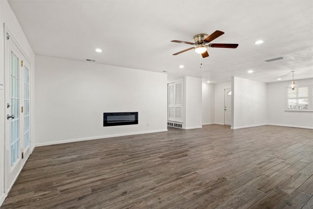 5605 Wales Avenue, Fort Worth, TX 76133