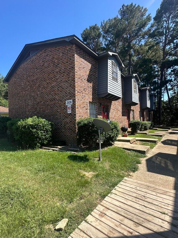 2606 McLelland St., Hattiesburg, MS 39401