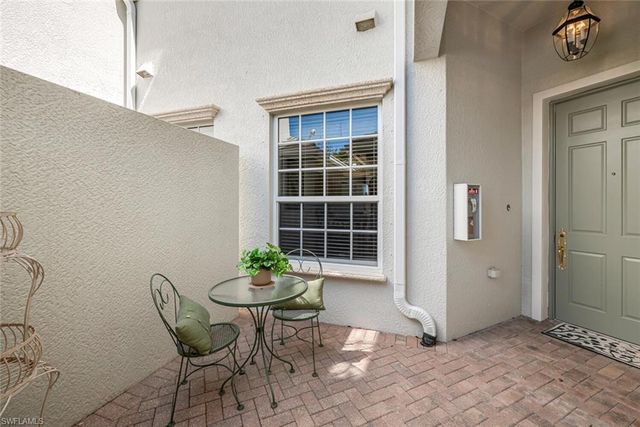 9243 Tesoro LN # 103, Naples, FL 34114