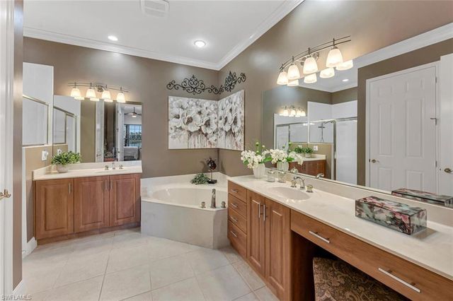 9243 Tesoro LN # 103, Naples, FL 34114