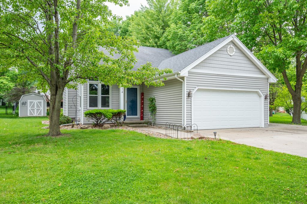 4774 Coachlight Drive, West Des Moines, IA 50265