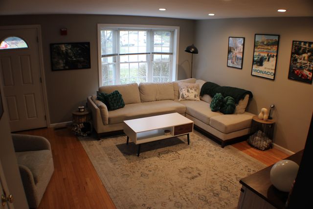 15 Elm St Apt 6, Derry, NH 03038