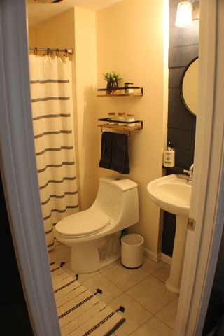 15 Elm St Apt 6, Derry, NH 03038