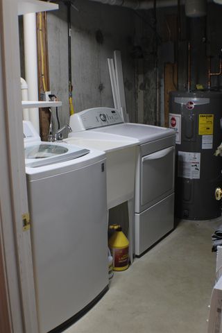 15 Elm St Apt 6, Derry, NH 03038