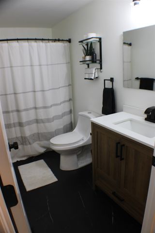15 Elm St Apt 6, Derry, NH 03038