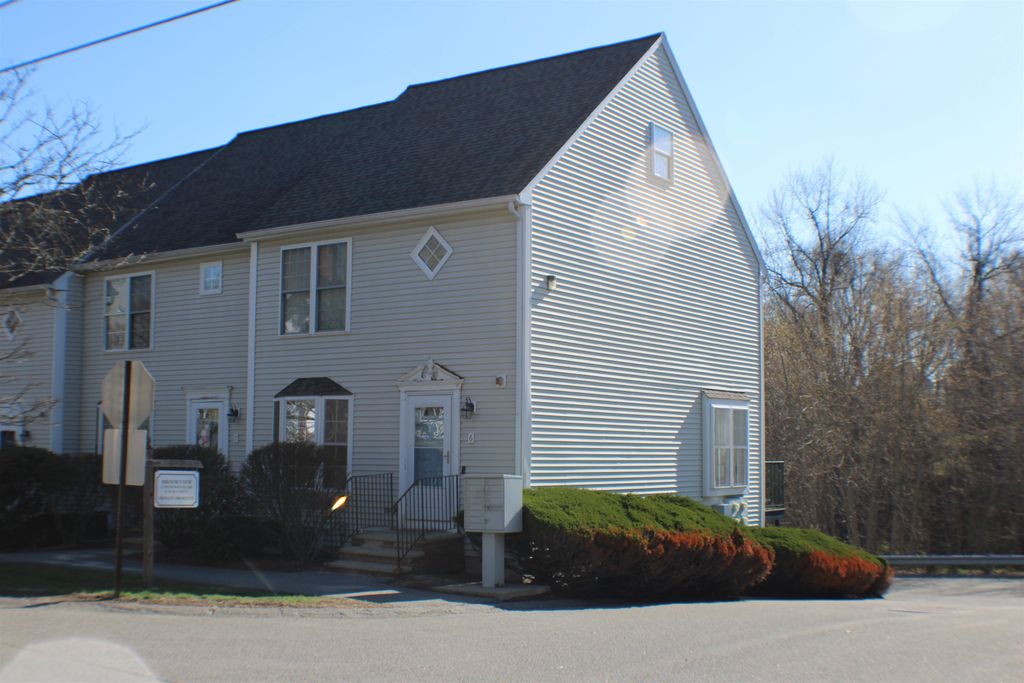 15 Elm St Apt 6, Derry, NH 03038