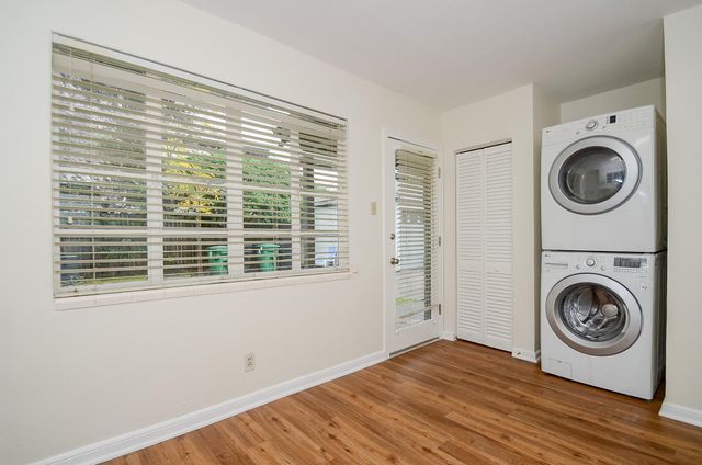 2047 & 2049 Sheridan Street N, Houston, TX 77030